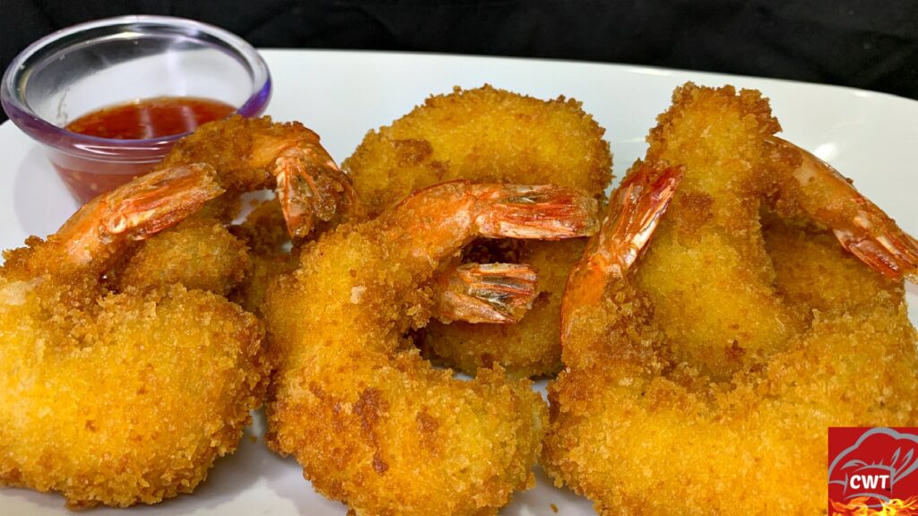Crispy Fried Shrimp Recipe! Perfectly seasoned with garlic powder, onion powder, salt, and black pepper. Then coated in panko bread crumbs for the ultimate crispy effect.